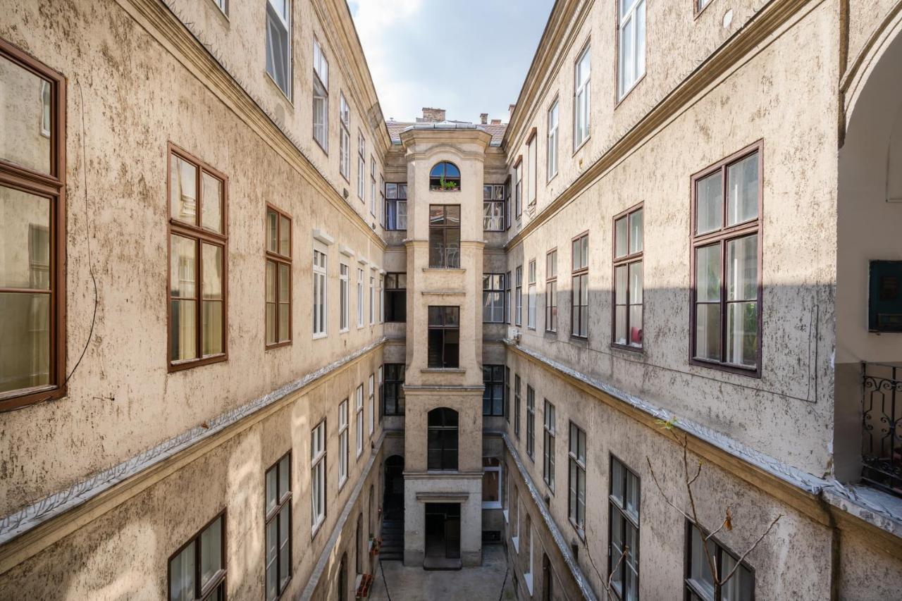 Lonyay Grand Central Budapest Bagian luar foto